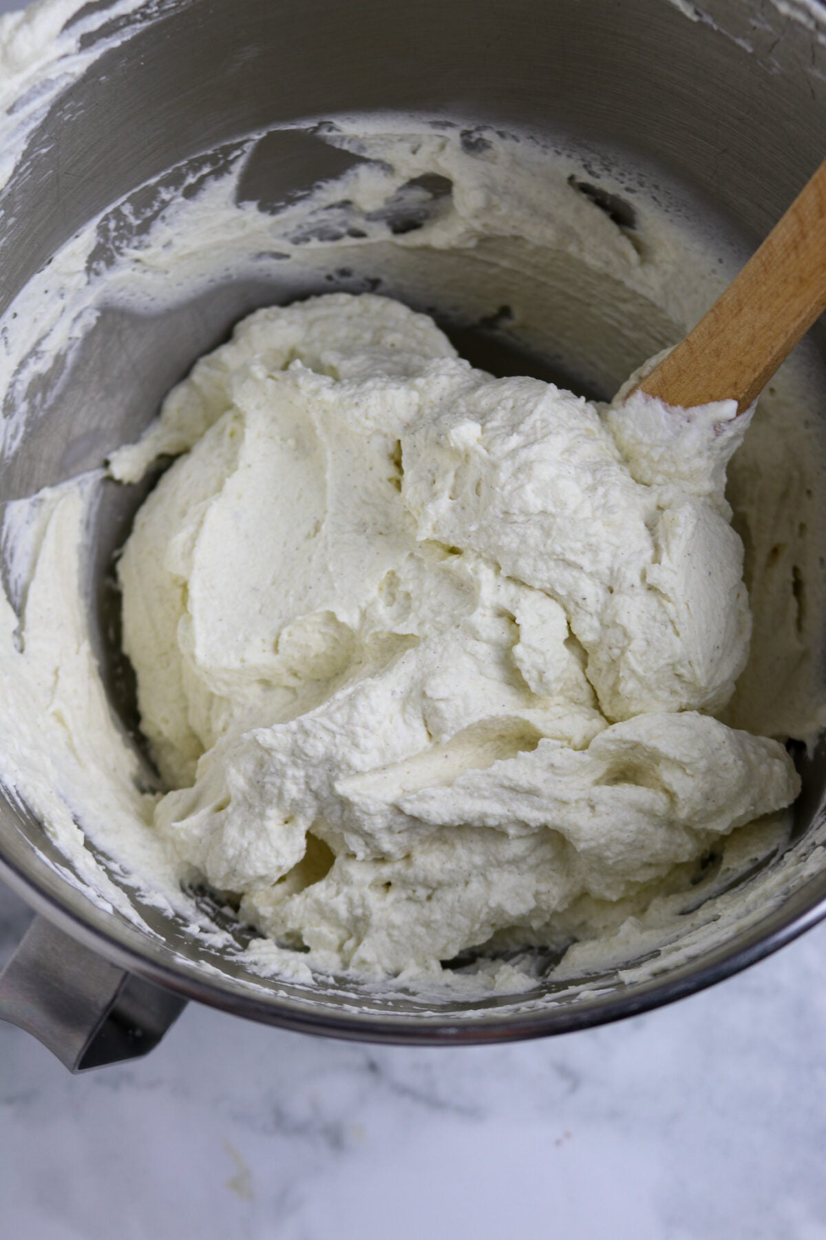White mascarpone cheese icing for Vanilla Gentilly Cake.