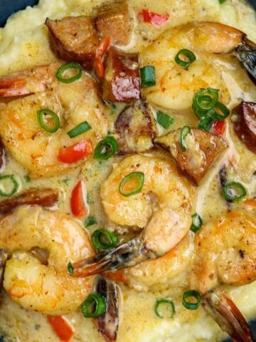 A blue bowl of shrimp and grits.